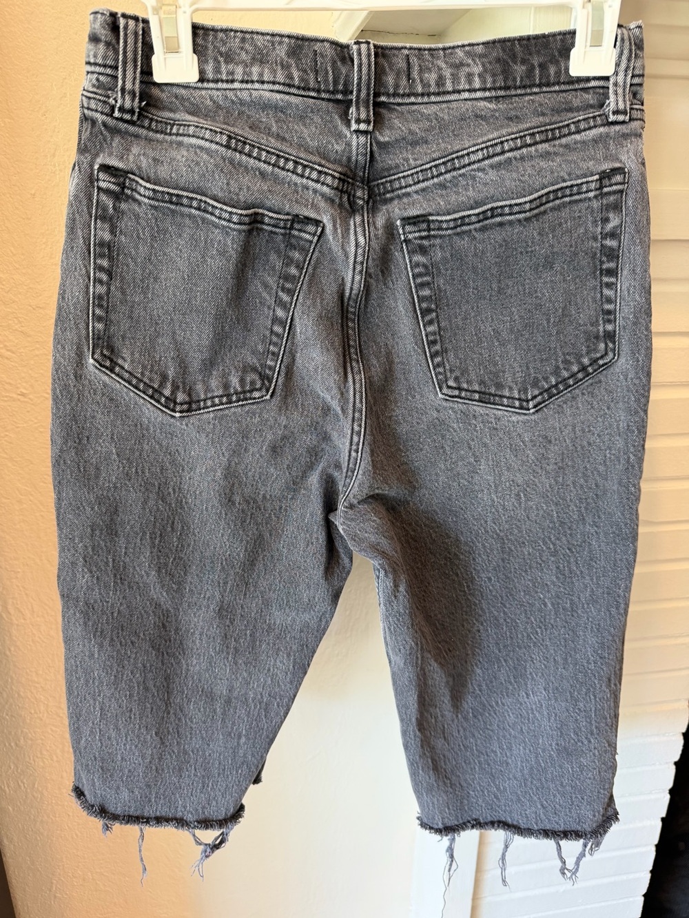 Abercrombie & Fitch Washed Gray Cutoff Jeans Size 29 - Picture 2 of 7